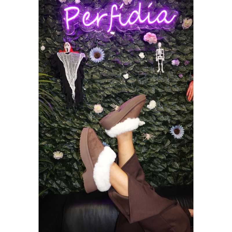 2061 MARRON ZUECOS PELOS